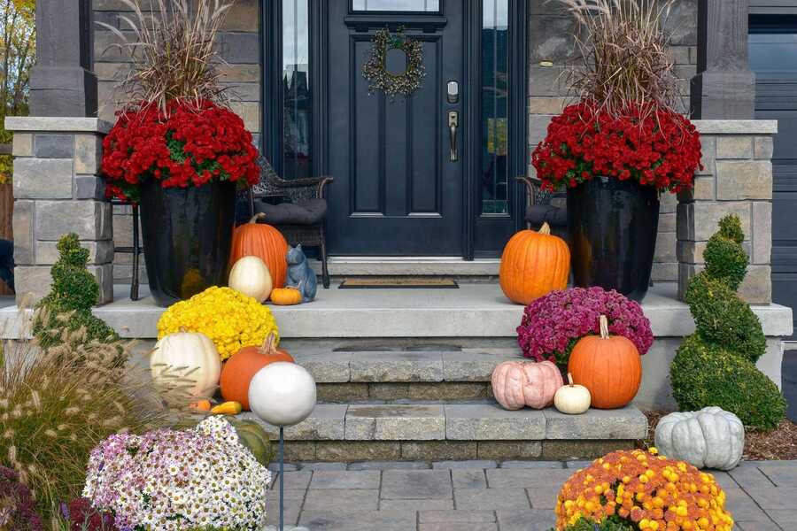 Garden Fall Decor on Front Porch