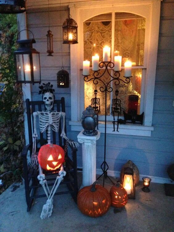  Horror Theme for Front Porch Fall Decor