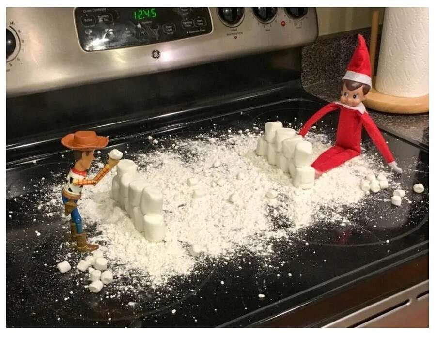 Elf and the Snow Fight